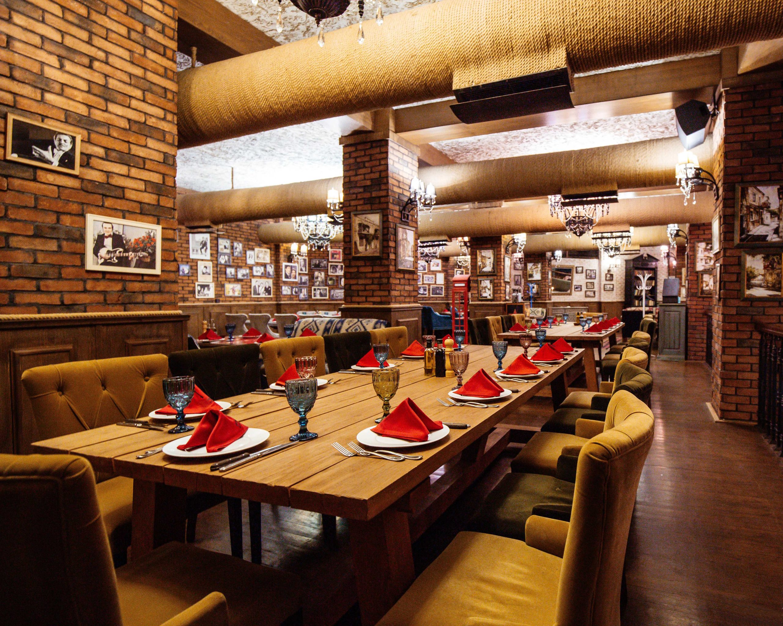 Restaurants & Cafes